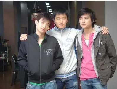 他是汤唯前男友,中年单身发福事业暗淡,上综艺却让母亲非议缠身
