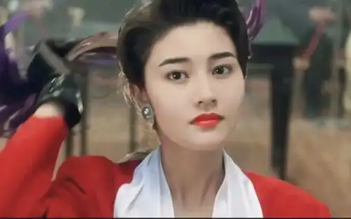 54岁李嘉欣与富婆同场庆生颜值不输佘诗曼,坐老公怀里太甜蜜
