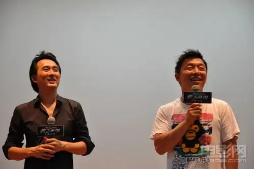 痞子英雄黄渤现身校园六一卖萌为学子解压

