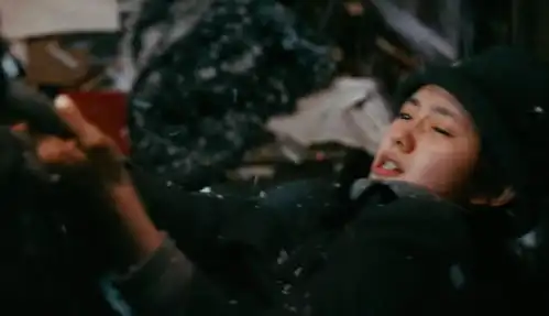 00后谋女郎回归,携带新剧悬崖之上亮相,曾被张艺谋藏2年
