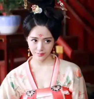 爱的二八定律汤晶媚粉色职业装出场,跟大唐荣耀完全两个样子