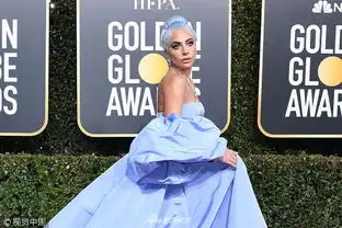 组图ladygaga蓝色长裙亮相金球红毯致敬朱迪嘉兰