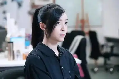 她当红时脚踩范冰冰,却与多导演传绯闻被封杀,昔日影后如今只能演网剧配角