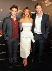 组图饥饿游戏星火燎原全阵容亮相戛纳