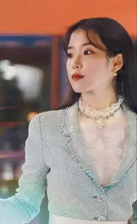 造型跟不要钱似的换,但满月社长贵妇造型,原来只用200块