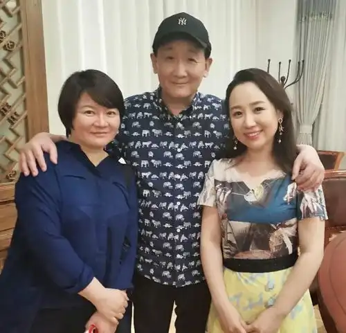 关凌晒我爱我家重聚合照宋丹丹缺席