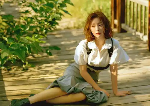 柳岩保养有方,40岁穿吊带裙看不到半点赘肉,这也太美了吧