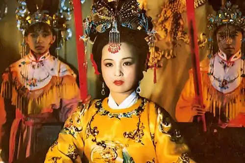 元春为啥喜欢宝钗黛玉一首诗,揭了贾妃老底,曝光贾家全家丑态
