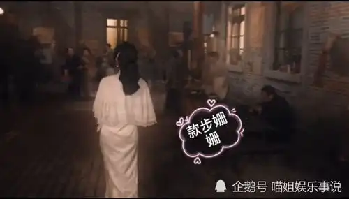 景甜拍司藤改走路姿势,前后差距太大,网友这腰扭到了我心里