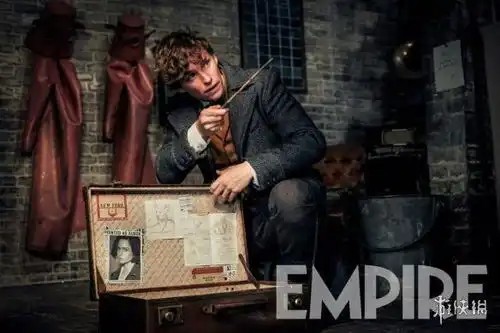 神奇动物2全新剧照年轻纽特首次登场挥舞魔杖