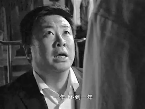 此人为面子去抢劫,逃脱后竟驻守横店演戏,还与多名导演结交
