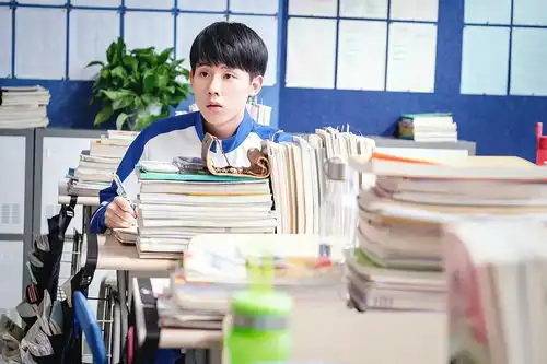 比小欢喜残酷的高三好学生剃光头反抗,贫困生放弃复旦