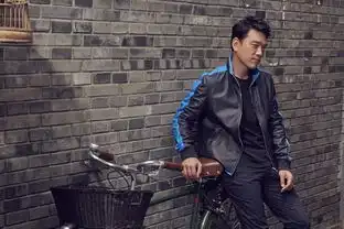 王耀庆随性写真曝光街边骑车尽显休闲日常