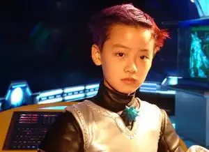 毁童年快乐星球艾克被曝家暴女友还出轨约炮
