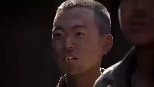我的团长我的团王迅耍阴招偷袭东北硬汉迷龙,最后惨被痛扁
