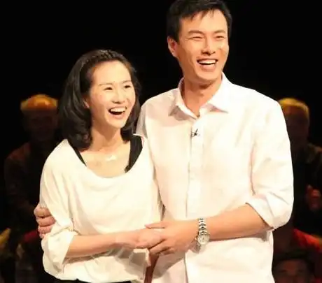 穷到借钱上中戏,因自卑不敢看女生,娶圈外妻子恩爱9年低调幸福
