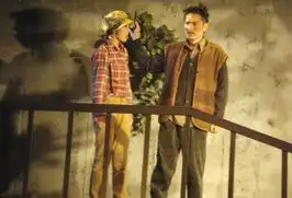 杨幂扮风尘女遭非礼强吻毕业舞台剧照曝光图
