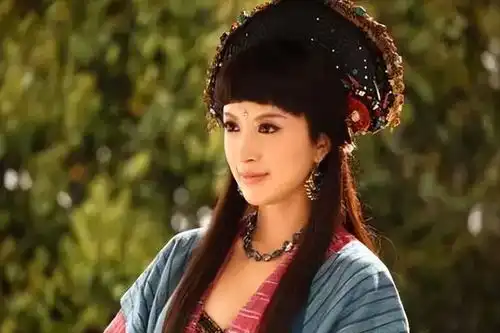 孔雀公主金巧巧,和吴启华热恋七年,一转身嫁给亿万富豪于冬
