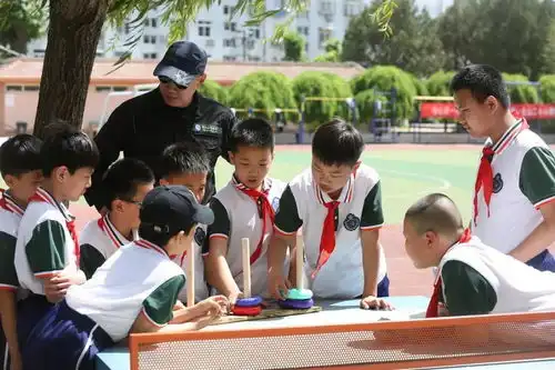 拓展体验给心灵一片晴空青岛北山二路小学开展心理健康主题活动
