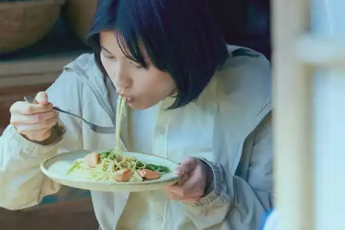 念念不忘的春季野菜,从小森林谈起

