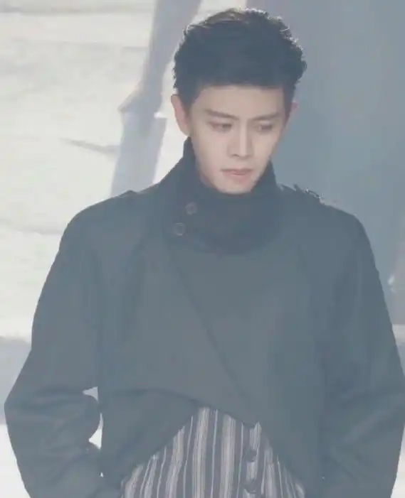 李沁任嘉伦新戏民国造型曝光男禁欲女利落,故事设定也超带感
