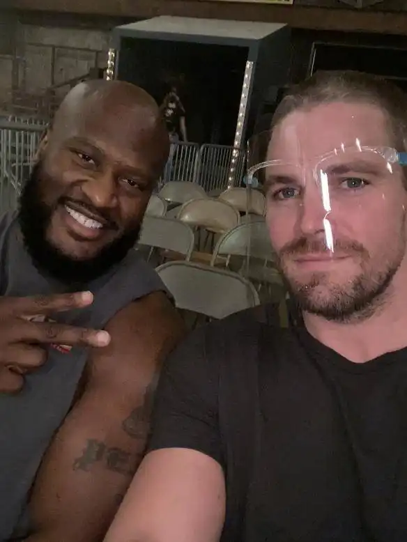 绿箭侠确诊新冠因担心剧集拍摄已回归剧组了