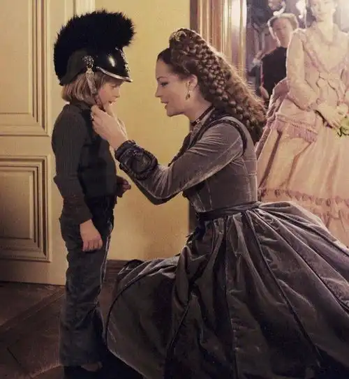 茜茜公主背后罗密不愿意拍后两部,超6公斤的假发让她头疼
