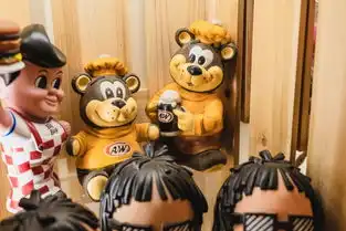 广州95后女孩,收藏了上千件古董玩具,看心情才开放