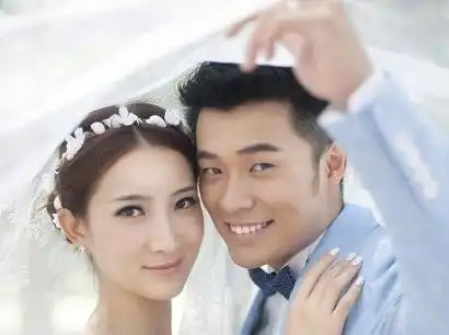 张子萱晒女儿,9个月大二十多斤,肉嘟嘟的很像爸爸

