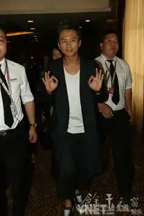 邓超身边美女环绕疑似美人鱼剧照图4
