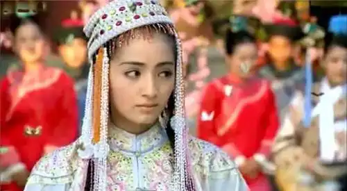 新版还珠格格中香妃出场和香妃跳楼分别是第几集
