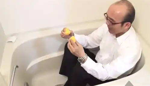 日本一出租车司机高薪却住廉价房厨卫巴掌大,过着孤独蜗居生活