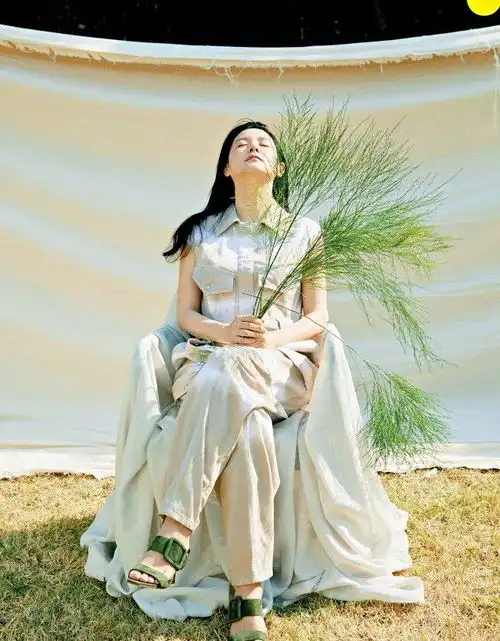 50岁李英爱11岁双胞胎儿女曝光女儿美貌复制妈妈,网小李英爱
