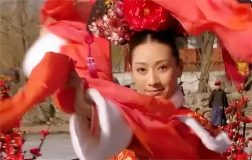 甄嬛传安陵容冰上跳舞时,皇后呢喃4个字,注定了安陵容的结局