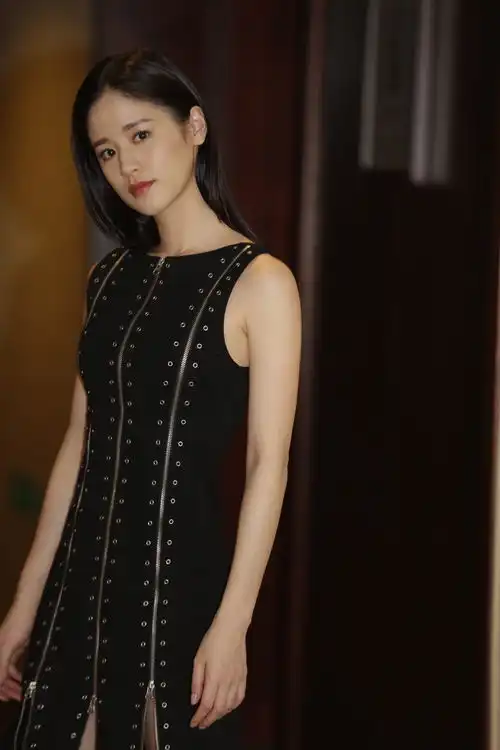 泡沫之夏今日首播袁子芸张雪迎诠释反差萌闺蜜