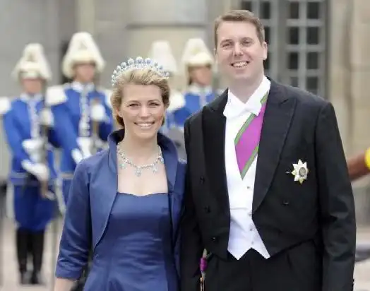 颜色像塑料一样的珠宝,却是四大名玉之一,备受欧洲皇室喜爱