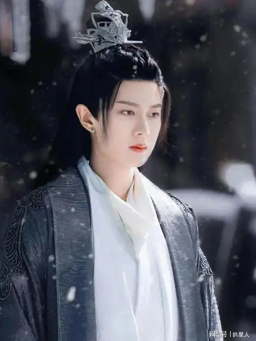 热搜第一任嘉伦与欢瑞解约,合作多部热播剧,成毅上位欢瑞一哥