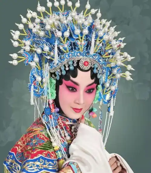 组图京剧名家姜亦珊遗体告别式现场曝光鲜花锦簇气氛哀伤
