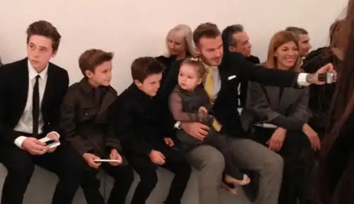 高调庆祝结婚纪念日后便分居小贝独自带孩子不见贝嫂身影
