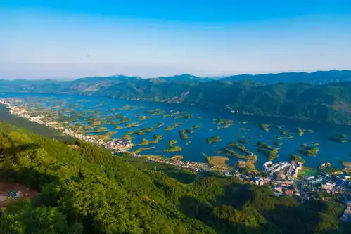 过玻璃桥乘滑翔伞...走进这几个景区,换一个角度看湖北