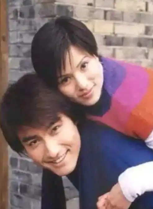 胡兵放豪言重返二十岁送给瞿颖和李若彤的生日祝福让人浮想联翩