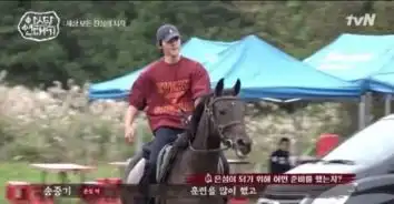 宋仲基穿宋慧乔衣服开工网友这恩爱秀得有水平