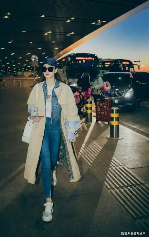 还是那个戚仙女戚薇身穿雾莲仙女裙亮相明星大侦探,太惊艳
