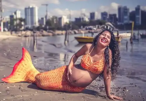 准妈妈孕期拍美人鱼写真风靡网络
