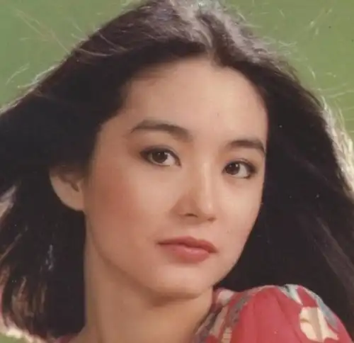 80年代最大胆女神,释小龙都被迷住,今年近60仍风韵犹存
