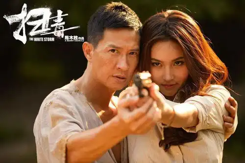 纪念导演陈木胜支撑起香港电影的人倒在跑道上
