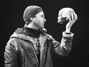 钢琴家生前迷恋莎翁戏剧死后骷髅如愿演出
