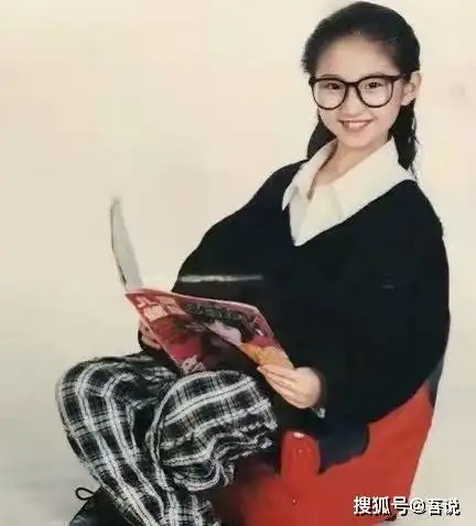 女星小时候照片景甜灵气十足,杨幂五官好精致,热巴像洋娃娃
