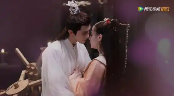 三生三世枕上书迪丽热巴拍吻戏频频笑场背后原因竟然是肚子
