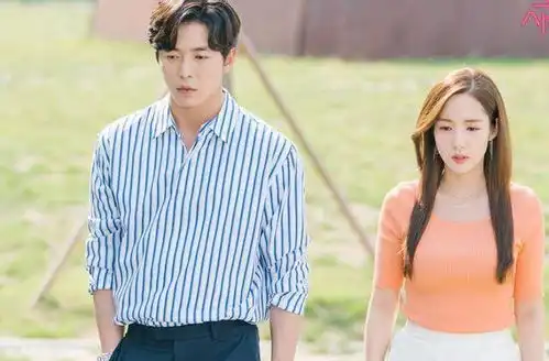 朴敏英新剧来袭,33岁再演高中生,齐刘海造型甜美可爱毫无违和感